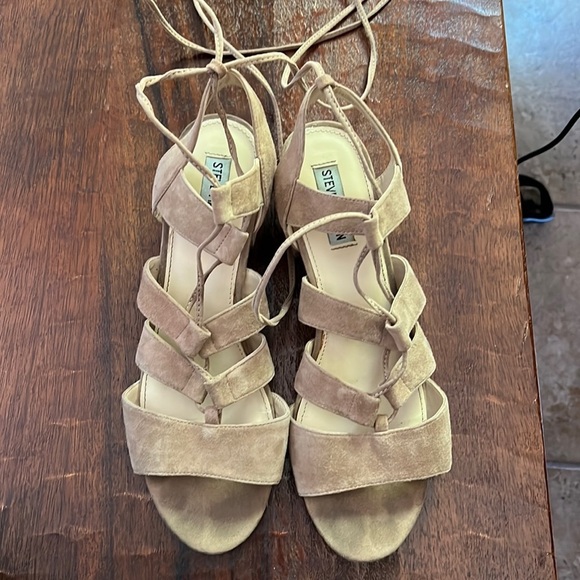 Steve Madden Kittyy Heel in Sand Suede. Sz 10. EUC - Picture 2 of 7